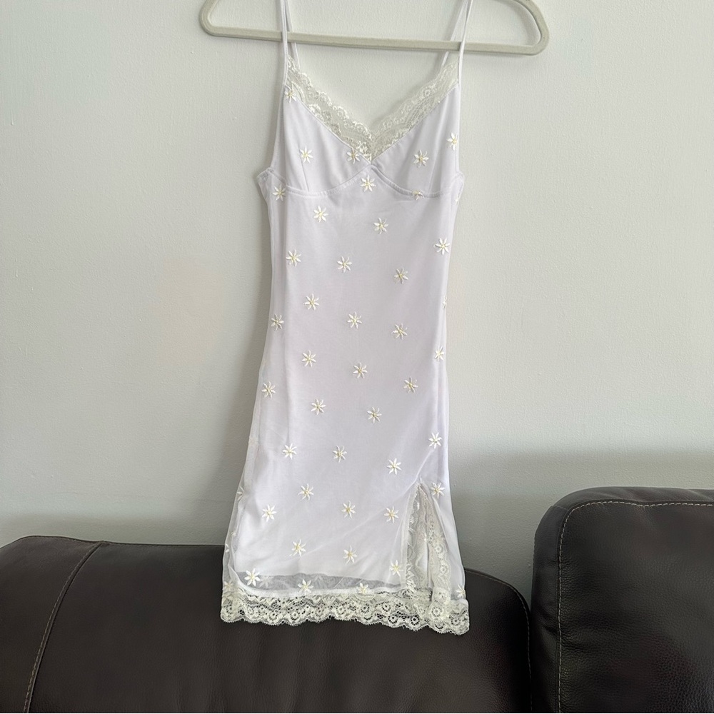 Motel Rocks white Daisy, embroidered dress - Picture 4 of 10
